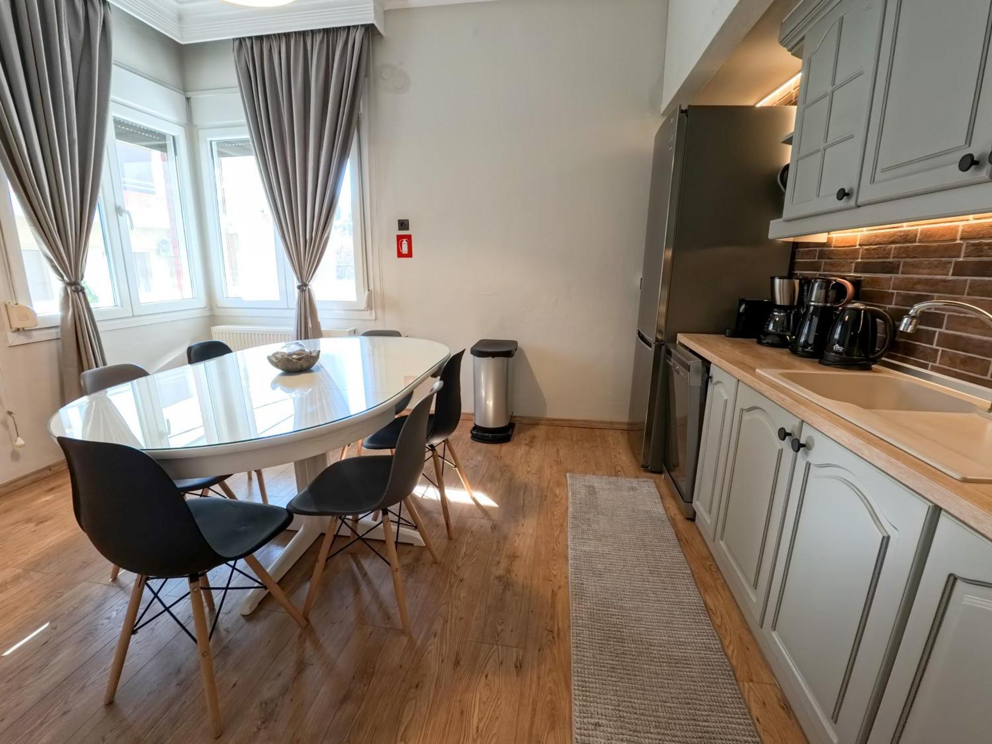 Living Life Apartment Komotiní Eksteriør bilde